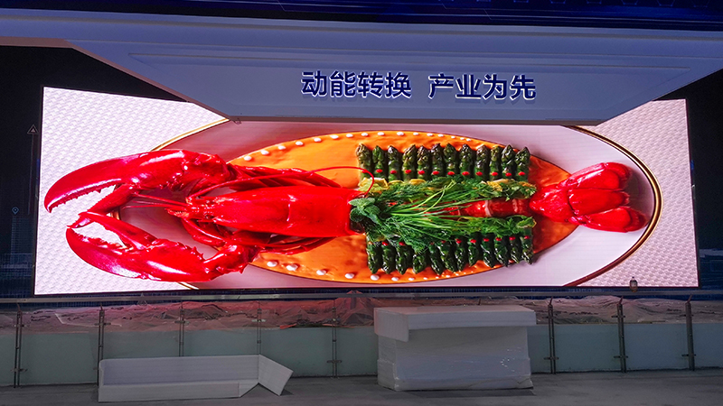 P2 Indoor Curved LED Display MS Series In A Modern Exhibition Hall