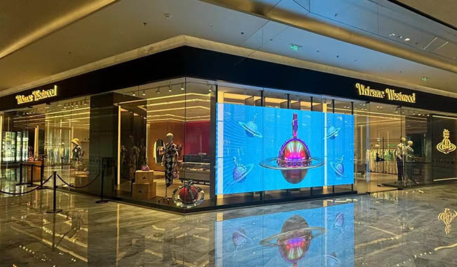 A Transparent LED Grille Screen That Redefines Storefront Impact in High-End Malls