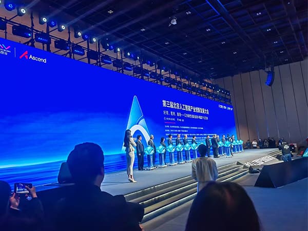 Transforming Meeting Event Visuals with the Magic Cube LED Display from MileStron
