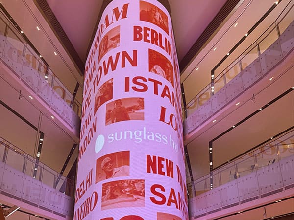 A Towering Digital Landmark in a Shopping Mall Made Possible by Flexible LED Modu
